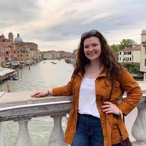 Meet your Posher, Abigail